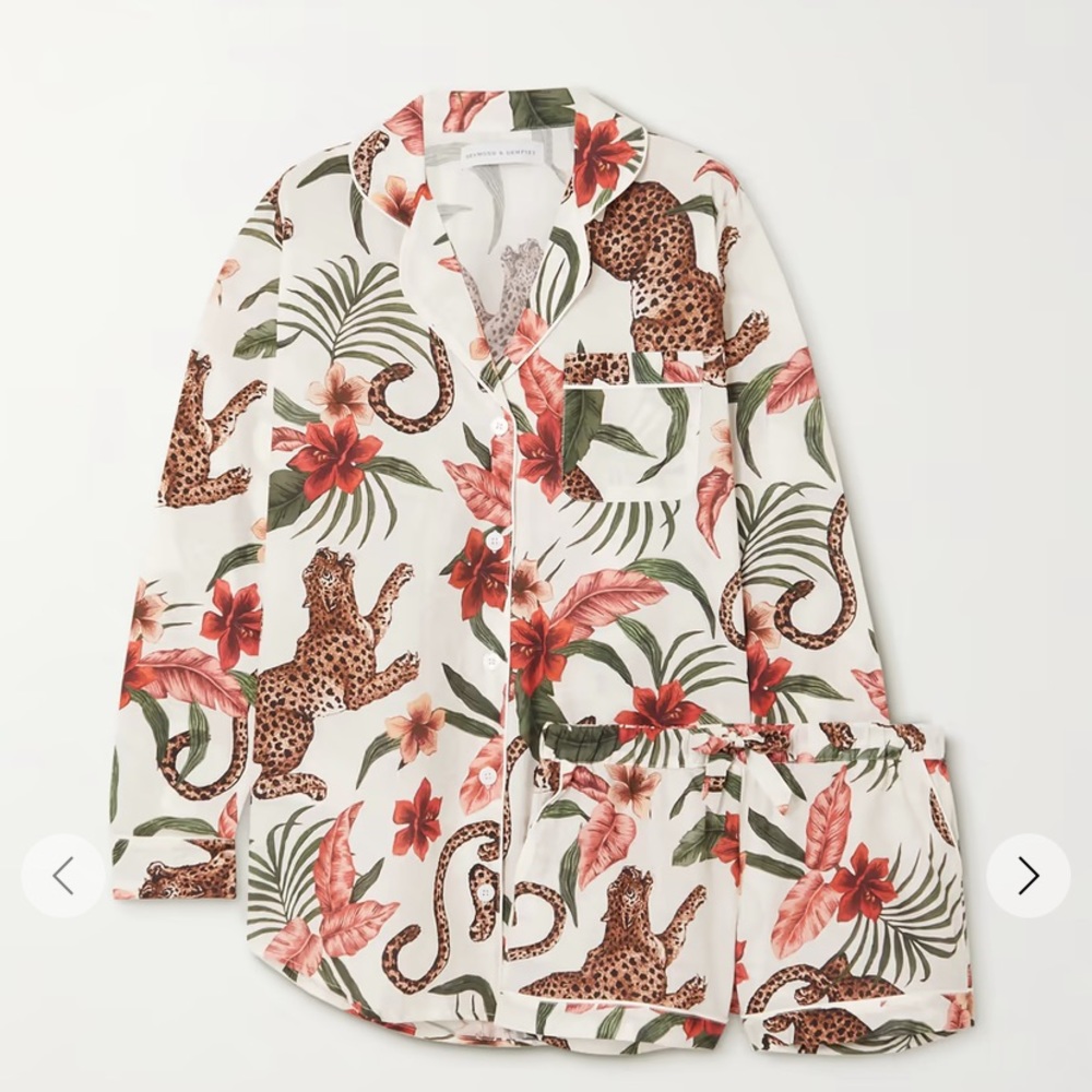 Desmond & Dempsey pajama set, worn once, size Small.